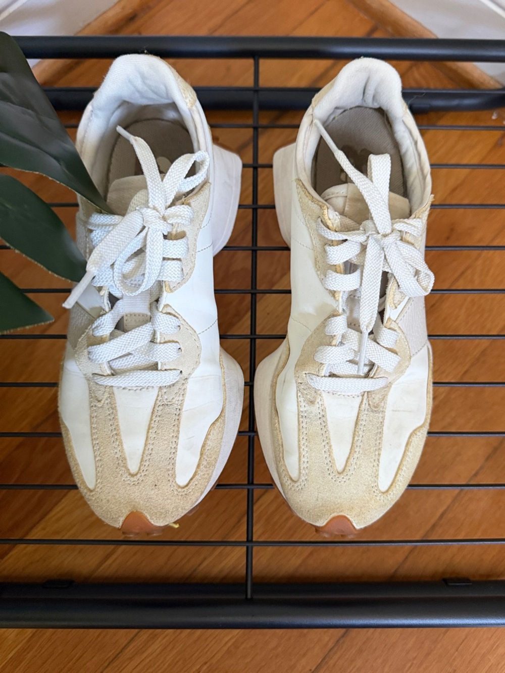 New Balance 327 Sneakers